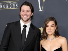 Josh Allen zúfalo túži po „čerešničke na torte“ po tom, čo mu správy o bábätku Hailee Steinfeld s Patrickom Mahomesom už neblokujú cestu k sláve Super Bowlu Josh Allen (na snímke s manželkou Hailee Steinfeld) je presvedčený, že do dokončenia svojho rozprávkového príbehu mu chýbajú mesiace.