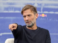 Jurgen Klopp ukázal svoju pravú tvár s odkazom pred vianočným večierkom v Liverpoole Globálny šéf futbalu Jürgen Klopp gestikuluje počas prezentácie Jürgena Kloppa ako šéfa globálneho futbalového Red Bullu v Red Bulle