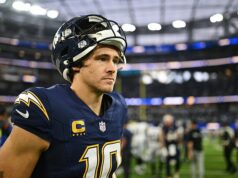 Justin Herbert sa chystal na operáciu po tom, čo si zlomil kosť v ruke, čo bol pre LA Chargers veľký úder Rozohrávač Los Angeles Chargers Justin Herbert smeruje na operáciu ruky po tom, čo utrpel potenciálne vážne zranenie pri nedeľňajšom víťazstve nad Las Vegas Raiders.