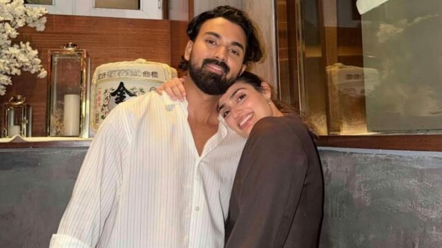 KL Rahul vyzerá podráždene, keď sú on a Athiya Shetty KL Rahul vyzerá podráždene, keď sú on a Athiya Shetty obsadzovaní uprostred série IND vs SA 2025 (sledovať)