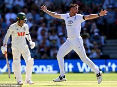 Kapitán The Ashes LIVE: Anglický kapitán sa po jednom prehratí dostane do ohnivej hádky so svojou najlepšou nadhadzovačkou Anglický nadhadzovač Josh Tongue (R) sa opäť odvoláva na rozhodnutie Austrálsky pálkar Alex Carey (R) v prvý deň tretieho kriketového zápasu Ashes Test medzi Austráliou a Anglickom na Adelaide Oval v Adelaide 17. decembra 2025. (Foto: William WEST / AFP cez Getty Images) / --OBRÁZOK OBMEDZENÝ PRE NO-USE-SDI