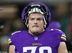 Kariéra hviezdy NFL Ryana Kellyho je po brutálnom zranení hlavy ohrozená Center Vikings Ryan Kelly utrpel v tejto sezóne už tretí otras mozgu, ktorý pravdepodobne ukončil kariéru