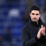 Mikel Arteta, hlavný tréner Arsenalu, hovorí pre médiá po víťazstve nad Evertonom