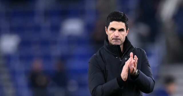 Mikel Arteta, hlavný tréner Arsenalu, hovorí pre médiá po víťazstve nad Evertonom