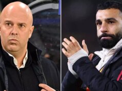 Každé slovo, ktoré Mo Salah povedal o Arne Slotovi, keď hviezda Liverpoolu odhaľuje, že vzťah je narušený LEEDS, ANGLICKO – 6. DECEMBER: Mohamed Salah a Alexander Isak z Liverpoolu na lavičke počas zápasu Premier League medzi Leeds United a Liverpoolom na Elland Road 6. decembra 2025 v anglickom Leedse. (Foto: Robbie Jay Barratt - AMA/Getty Images)