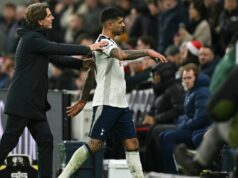 Každé slovo, ktoré Thomas Frank povedal na červené karty Xaviho a Romera a chybu rozhodcu pri góle Liverpoolu Cristian Romero je vyvedený z ihriska Thomasom Frankom po tom, čo sa stal druhým hráčom Tottenhamu vylúčeným počas zápasu Premier League proti Liverpoolu.