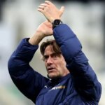 Thomas Frank tlieska fanúšikom po tom, čo Tottenham Hotspur v utorok večer remizoval na ihrisku Newcastlu United