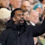 Nancy gestikuluje svojim hráčom Celticu počas stredajšej prehry 2:1 na ihrisku Tannadice