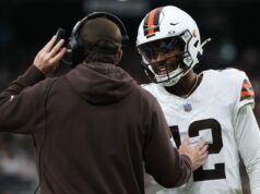 Kevin Stefanski je nútený hrať Shedeura Sandersa kvôli „bláznivému“ priateľovi Deion Sanders: Skip Bayless logo pochodového šialenstva