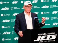 Klaun fanúšikov NFL Woody Johnson ako majiteľ Jets daruje 1 000 000 dolárov na ženskú futbalovú iniciatívu logo pochodového šialenstva