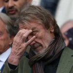 Sir Jim Ratcliffe reaguje na tribúne