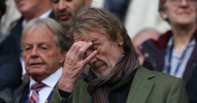 Sir Jim Ratcliffe reaguje na tribúne