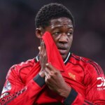 Kobbie Mainoo počas zápasu Premier League medzi Manchestrom United a Bournemouthom na Old Trafford.