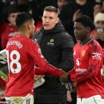 Úvod Kobbie Mainoo ako náhradníka po hodine bláznivej remízy Manchestru United s Bournemouthom v pondelok privítali domáci fanúšikovia bučaním.