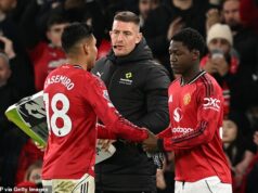 Kobbie Mainoo je otvorený trvalému odchodu z Manchestru United: Insideri hovoria CHRISOVI WHEELEROVI, ako je vzťah hviezdy s klubom teraz na „bode zlomu“ a odhaľujú, prečo pod Rubenom Amorimom nevidí „žiadnu budúcnosť“ Úvod Kobbie Mainoo ako náhradníka po hodine bláznivej remízy Manchestru United s Bournemouthom v pondelok privítali domáci fanúšikovia bučaním.