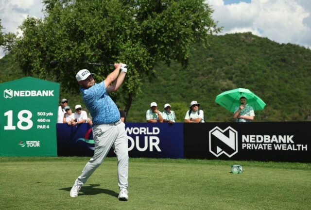 Gary Players pózuje s Kristofferom Reitanom na Nedbank Golf Challenge (Zdroj obrázka: Getty)