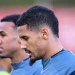 William Saliba počas rozcvičky.