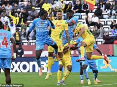 Kontroverzia na AFCON ako rozhodca je poslaný na jeho monitor… ale nemôže udeliť trest, pretože VAR fraškovo prestáva fungovať! Lopta preletí ponad hlavu obrancu Beninu Oliviera Verdona skôr, ako sa zdá, že pristane na ruke kapitána Konžskej demokratickej republiky Chancela Mbembu neskoro v zápase.