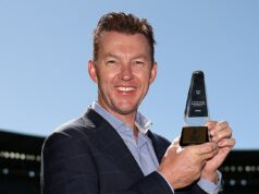 Kriketová legenda Brett Lee odhaľuje moment, ktorý zmenil jeho život, keď dostáva jedno z najvyšších vyznamenaní v hre Austrálska legenda rýchleho bowlingu Brett Lee je na snímke po tom, ako bol v nedeľu uvedený do austrálskej kriketovej siene slávy.