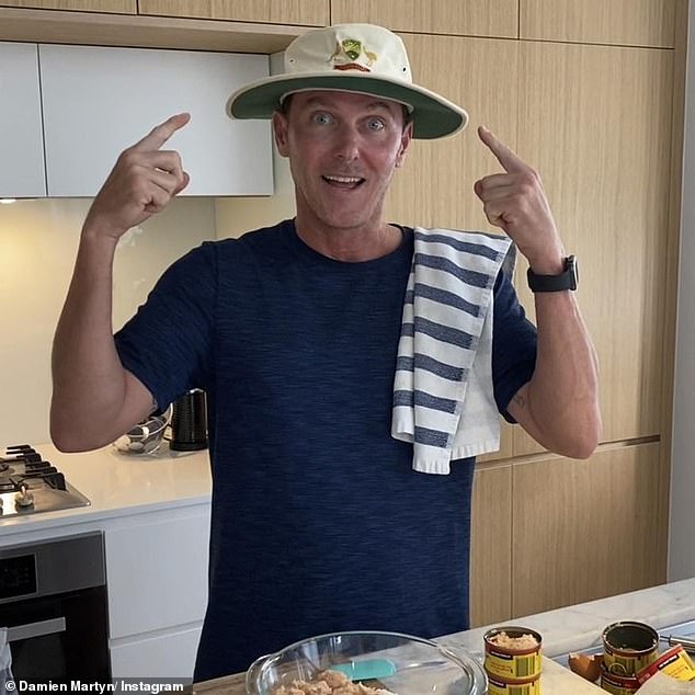 Kriketové hviezdy sa zhromažďujú okolo Damiena Martyna, keď ho smrteľná Damien Martyn (na snímke) bojuje o život v queenslandskej nemocnici