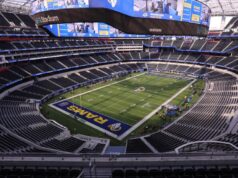 Kroenke Sports, SoFi Stadium noví obžalovaní v súdnom spore Rose Bowl proti UCLA Kroenke Sports, SoFi Stadium noví obžalovaní v súdnom spore Rose Bowl proti UCLA