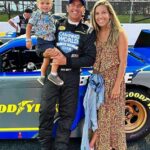 Biffle (55) je videný s manželkou Christinou a synom Ryderom Jackom, ktorý sa narodil v roku 2023.