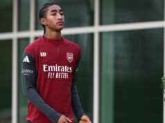 Kto je Marli Salmon? Zázračné dieťa zahrnuté v zostave Arsenalu vs Aston Villa Marli Salmon počas tréningu Arsenalu v Sobha Realty Training Center 25. novembra 2025.