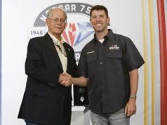 Kto sa stal víťazom v súboji 23XI-FRM vs. NASCAR po urovnaní vysokých stávok? Predseda NASCAR Jim France (L) a spolumajiteľ 23XI Racing Michael Jordan. Zdroj: Getty Images