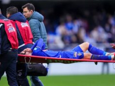 Kultový hrdina Liverpoolu vynechá majstrovstvá sveta po hororovom zranení v poslednom zápase pred zimnou prestávkou Takumi Minamino si drží zranené koleno