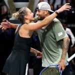 Nick Kyrgios v akcii proti Aryne Sabalenkovej. - Christopher Pike/Pool/Reuters