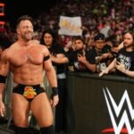 LA Knight otočiť pätu tým najneočakávanejším spôsobom a vytvoriť nový tím WWE? Skúmanie možnosti