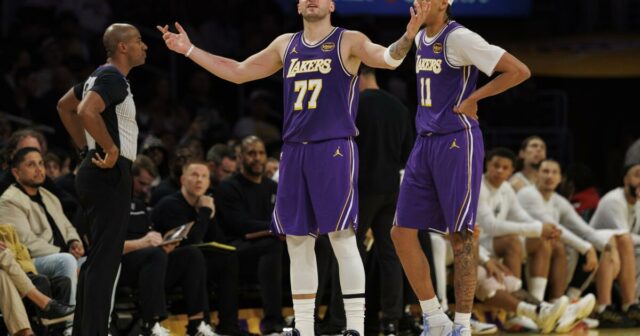 Lakers padajú do Spurs a vypadnú zo súboja o pohár Lakers padajú do Spurs a vypadnú zo súboja o pohár NBA
