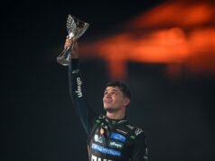 Lando Norris po získaní titulu v F1 dostal čestnú stráž v centrále McLarenu Lando Norris oslavuje po Veľkej cene Abú Zabí - Zdroj: Getty