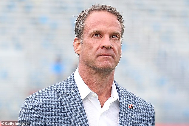 Lane Kiffin sa vracia na rozzúrených fanúšikov Ole Miss a Lane Kiffin opäť vystrelil na nahnevaných fanúšikov Ole Miss po svojom rozhodnutí pripojiť sa k rivalom LSU