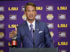 Lane Kiffin vypustí fotografiu syna Knoxa Kiffina, ktorá sa zrazu po najatí LSU cíti prorocky logo pochodového šialenstva