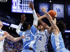 Layup Dereka Dixona vedie číslo 16 UNC pred číslom 18 v Kentucky Basketbal NCAA: Severná Karolína v Kentucky