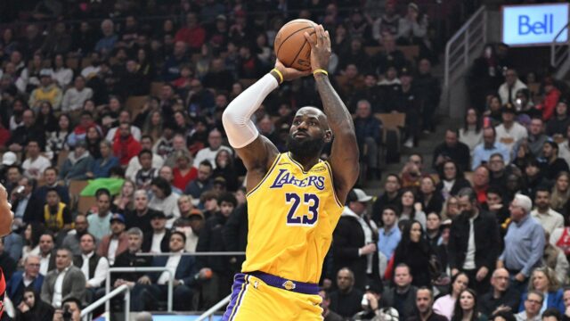 LeBron James ukončil historickú sériu 1297 bodov vo výhre Lakers LeBron James ukončil historickú sériu 1297 bodov vo výhre Lakers