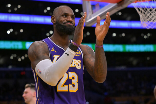 LeBron James zdieľa úprimné myšlienky o tom, či Lakers dokážu logo pochodového šialenstva