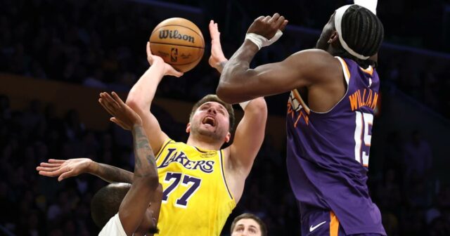 LeBron sa vracia, no Suns prerušili sériu siedmich víťazstiev Lakers LeBron sa vracia, no Suns prerušili sériu siedmich víťazstiev Lakers