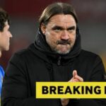 Daniel Farke, manažér Leeds United, máva fanúšikom po remíze svojej strany v zápase Premier League medzi Leeds United a Liverpoolom v Ellande...