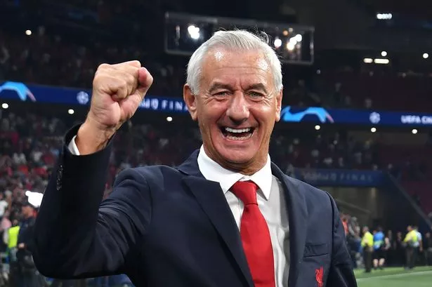 Legenda Liverpoolu Ian Rush bol hospitalizovaný so „superchrípkou“ a nasadený Legenda Liverpoolu Ian Rush bol hospitalizovaný so „superchrípkou“ a nasadený na jednotke intenzívnej starostlivosti