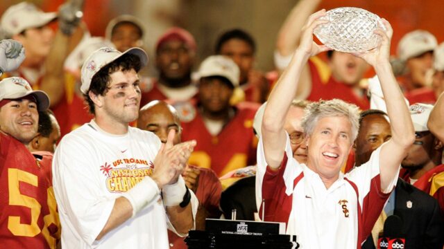 Legendy USC Matt Leinart a Pete Carroll reagujú na pozastavenie rivality Notre Dame
