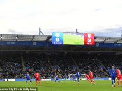 Leicester City sa ospravedlňuje za držanie platov zamestnancov až PO Vianociach – v krátkom čase sa zbavuje „cennej tradície“ klubu Leicester sa od zostupu snaží dostať na najvyššie priečky a je na ôsmom mieste v šampionáte