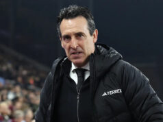 Líder Premier League Arsenal mieri do Aston Villy na začiatku výkopu Download app from appStore