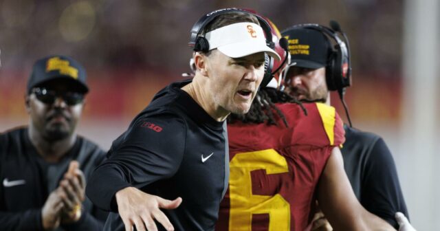 Lincoln Riley potvrdil, kto bude hrať za USC v Alamo Bowl
