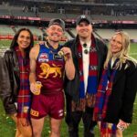 Lachie a jeho manželka Jules Neale na snímke s Tess a Benom Crosleyovými v šťastnejších časoch predtým, ako sa údajná aféra dostala na verejnosť.