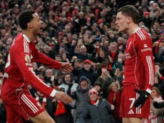 Liverpool 2-1 Wolves: Florian Wirtz konečne strelil prvý gól od prestupu v hodnote 116 miliónov libier, pričom Reds si držali nepríjemné víťazstvo v dojímavý deň bývalých tímov Dioga Jotu Florian Wirtz (vpravo) strelil svoj prvý gól za Liverpool pri jeho víťazstve 2:1 nad Wolves
