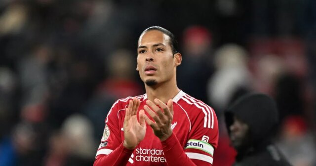 MARSEILLE, FRANCÚZSKO - 25. NOVEMBRA: Sven Botman z Newcastle United (4) pricestuje na zápas fázy MD5 Ligy majstrov UEFA 2025/26 medzi Olympique de Marseille a Newcastle United FC na Stade de Marseille 25. novembra 2025 v Marseille vo Francúzsku. (Foto: Serena Taylor/Newcastle United cez Getty Images)