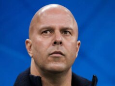 Liverpool oznámil prvé rozhodnutie, ktoré musí urobiť v januárovom prestupovom období STADIO GIUSEPPE MEAZZA, MILÁNO, TALIANSKO – 2025/12/09: Arne Slot, hlavný tréner FC Liverpool, sleduje futbalový zápas fázy Ligy majstrov UEFA 2025/26 medzi FC Internazionale a Liverpool FC. Liverpool FC vyhral nad FC Internazionale 1:0. (Foto: Nicolò Campo/LightRocket cez Getty Images)