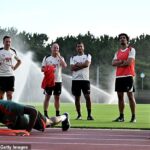 Aaron Briggs, úplne vľavo, bol prepustený Liverpoolom kvôli problémom s bránením a skórovaním zo štandardiek v tejto sezóne.